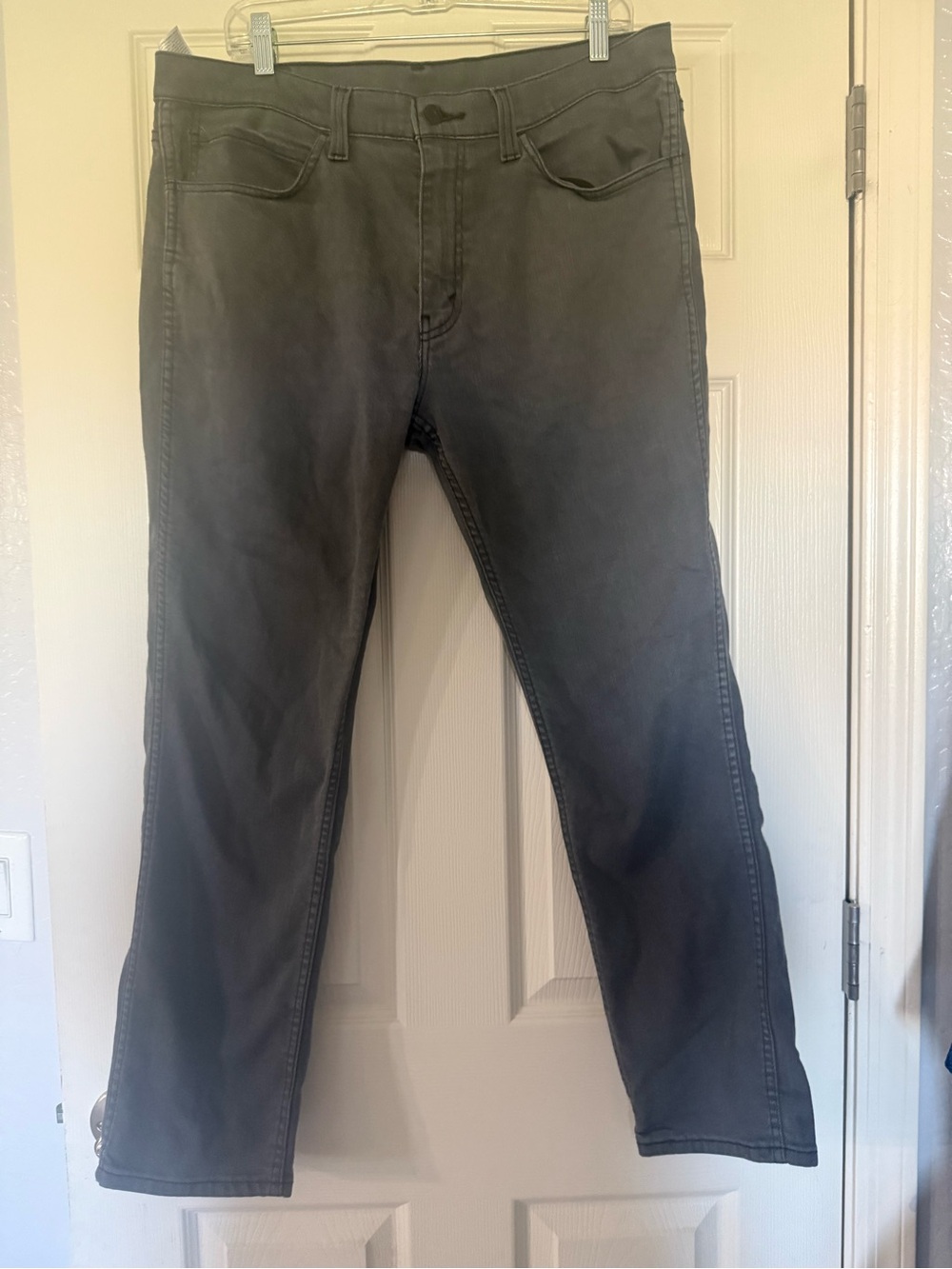 Levi's Men's Charcoal Straight-Leg Jeans